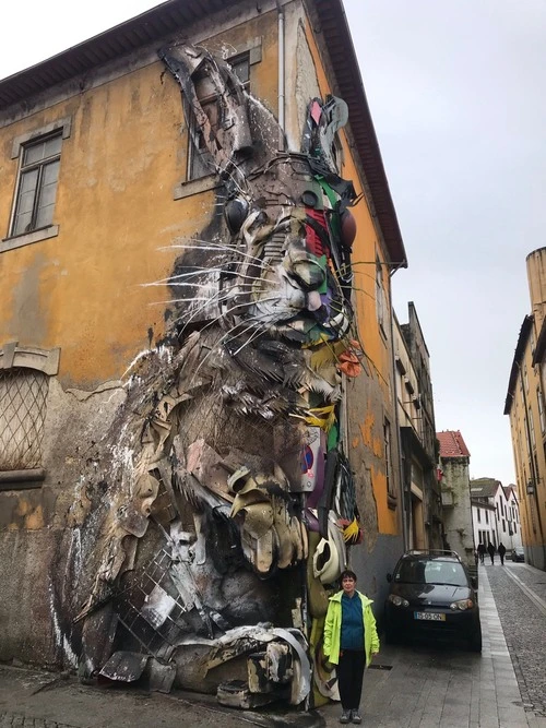 Rabbit - Bordalo II - Conejo urbano en Oporto - From Calle cerca del río Duero, Portugal
