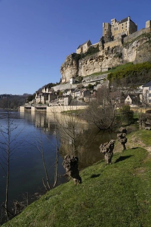 Beynac Castle - Desde Dordogne River, France