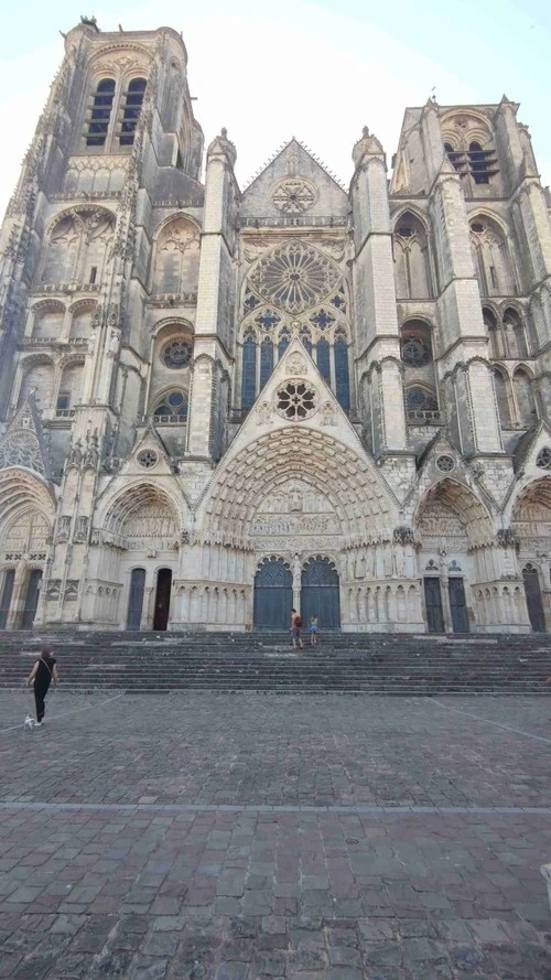 Cattedrale Saint Etienne - От Entrance, France