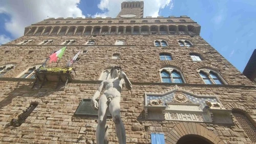 Statua del David e Palazzo Vecchio - From Piazza della Signoria, Italy