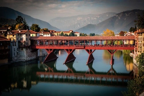 Ponte Vecchio (Ponte degli Alpini) - Desde Palazzo Sturm, Italy