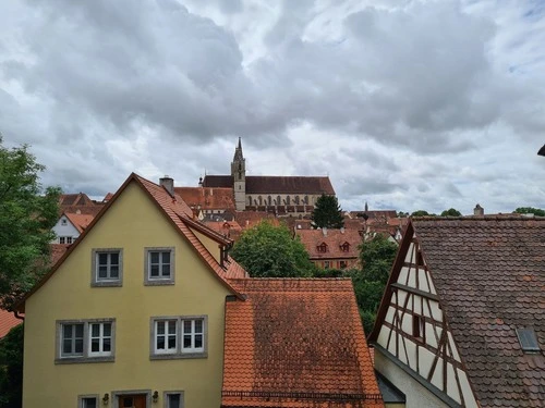 Blick auf St. Jakob / gotische Kirche - Von Stadtmauer, Germany
