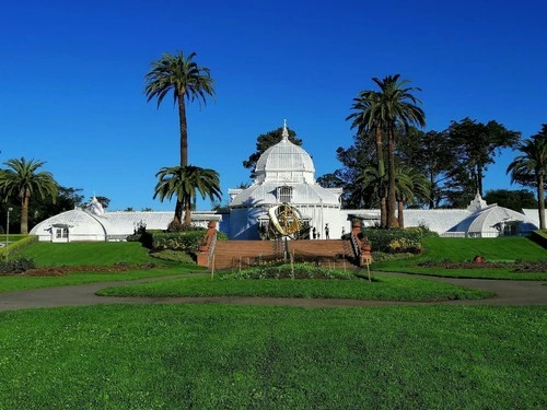 Conservatory of Flowers - Desde Golden Gate Park, United States