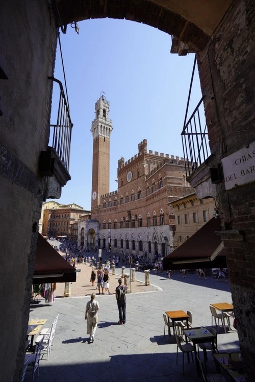 Palazzo Pubblico - Aus Chiasso del Bargello, Italy