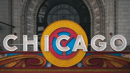 The Chicago Theater Marquee - Desde Across the street, United States