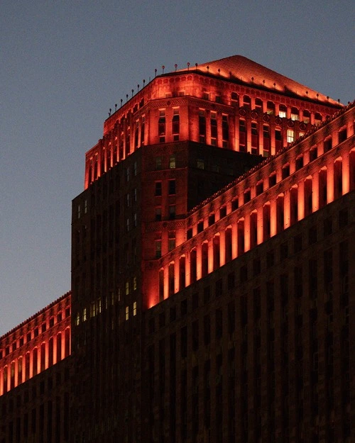 The Merchandise Mart - Des de The river southeast from the building, United States