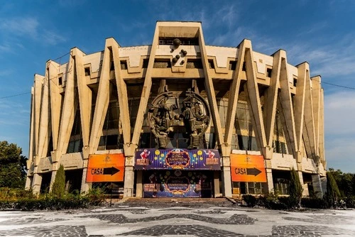 Chișinău Circus - จาก Front, Moldova