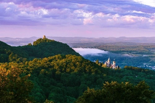 Drachenfels und Schloss - Frá Straßenrand Petersberg, Germany