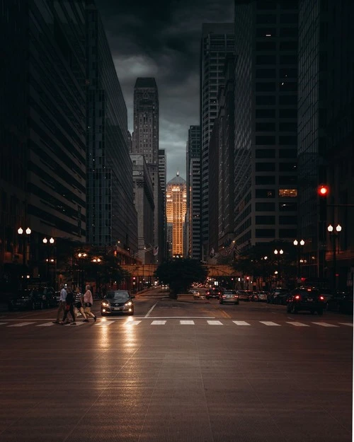 Chicago Board to Trade - LaSalle St - Desde Wacker and LaSalle St. looking south at dusk, United States