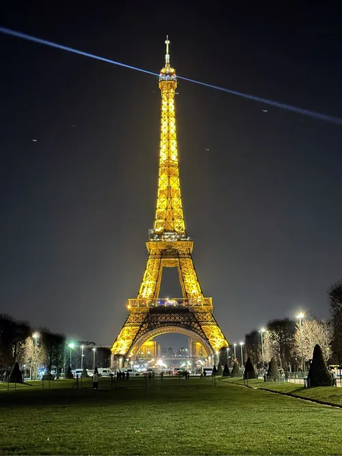 Eiffel Tower - Desde Champ de Mars, France