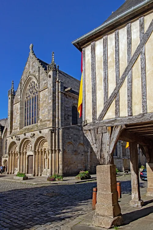 Basilique Saint-Sauveur - France