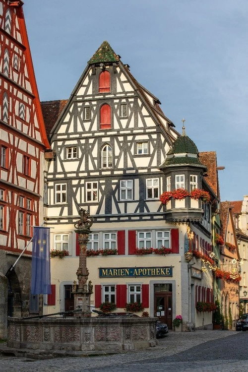 Georgsbrunnen und Fachwerkhaus - Aus Marktpl., Germany