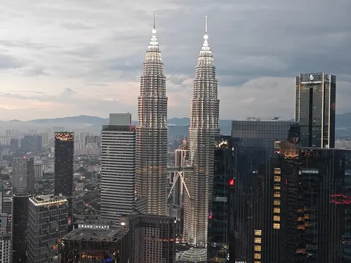 Petronas Twin Towers - 출발지 Banyan Tree Kuala Lumpur, Malaysia