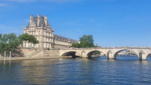 Louvre Museum - Desde Musée d'Orsay, France
