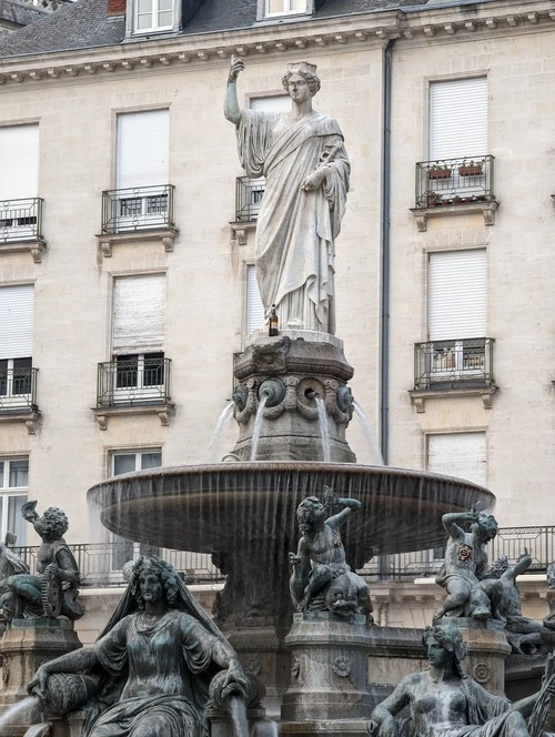 Fontaine de la Loire - Desde Place Royale, France