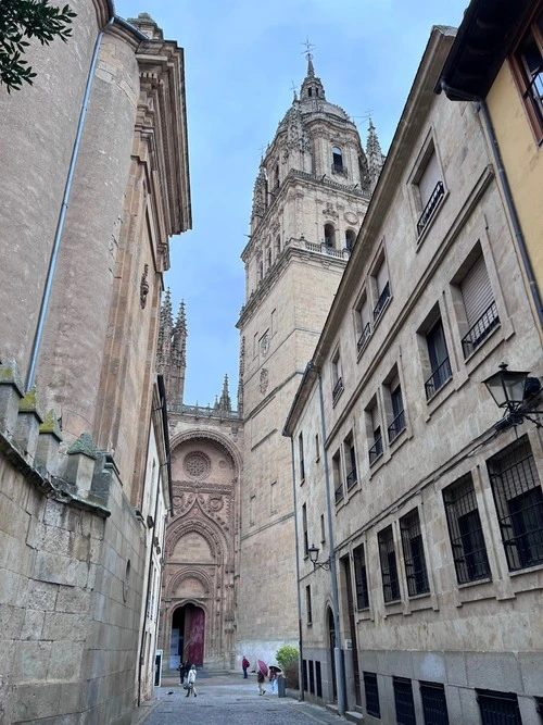 Catedral Vieja de Santa Maria de la Sede de Salamanca - Från Calle Calderón de la Barca, Spain