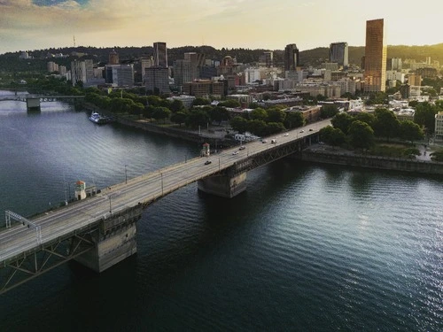 Downtown Portland - Desde Burnside Bridge - Drone, United States
