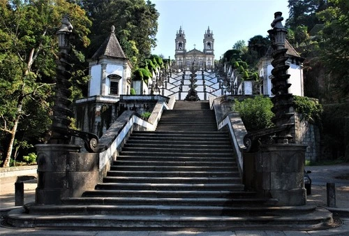 Escadórios do Bom Jesus - Din The beginning, Portugal