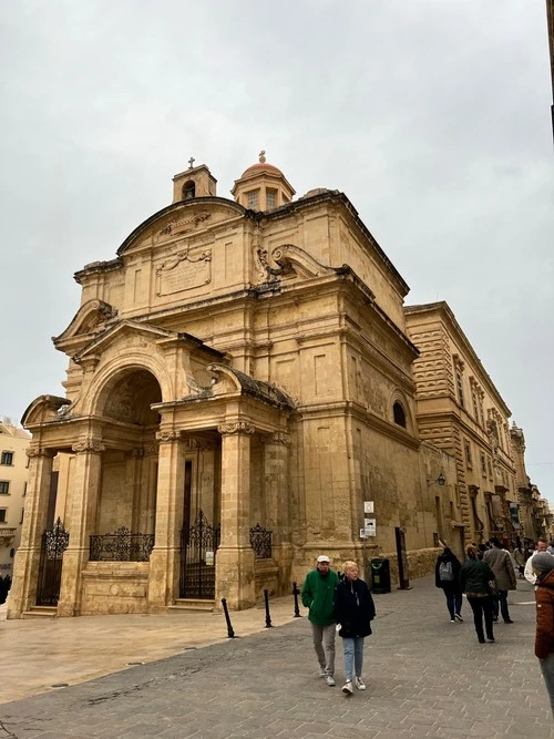Knisja Santa Katerina tal-Italja - Från Paul Boffa Monument, Malta