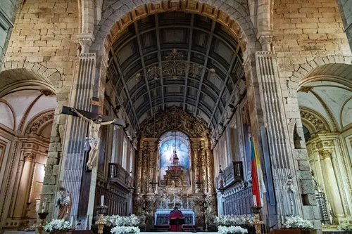 Igreja de Nossa Senhora da Oliveira - De Inside, Portugal
