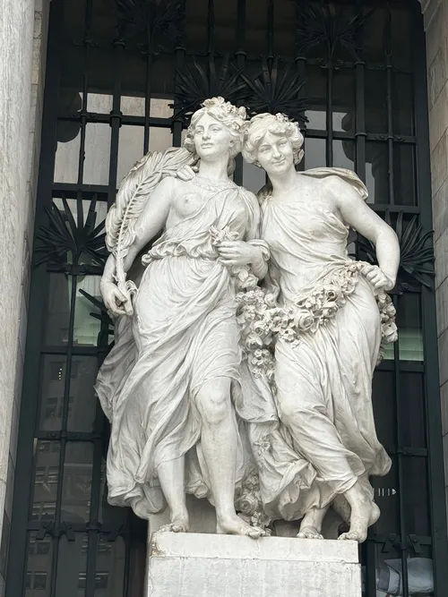 Esculturas del Palacio de Bellas Artes - Mexico