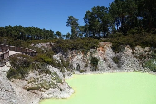 Green Lake - Aus Wai-O-Tapu, New Zealand