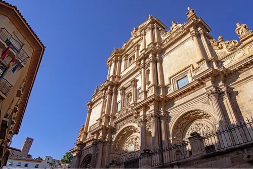 Colegiata de San Patricio - 来自 Calle Corregidor, Spain