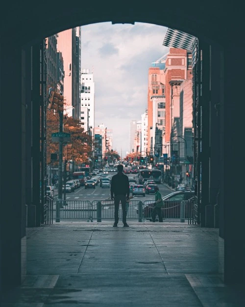 Vision through the gate under the City Hall - から Inner square City Hall, United States