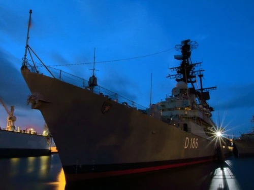 Zerstörer Mölders (D186) - Von Parking, Germany