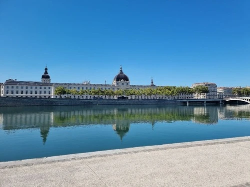 Grand Hôtel-Dieu - Aus Riverside, France