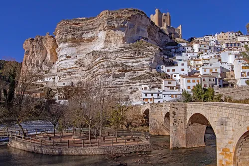 Castillo de Alcalá del Júcar - Aus Puente Romano, Spain