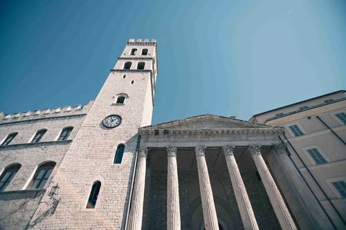 Minerva Tempel - Torre del Popolo - Von Piazza del Comune, Italy