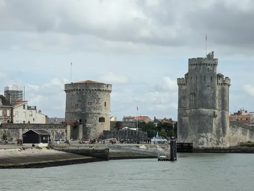 Chain Tower - Desde La Rochelle, France