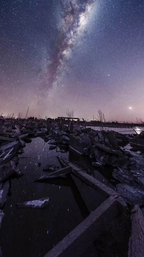 Ruinas de Carhué y Lago Epecuén - Aus Ex Balneario Epecuén, Argentina