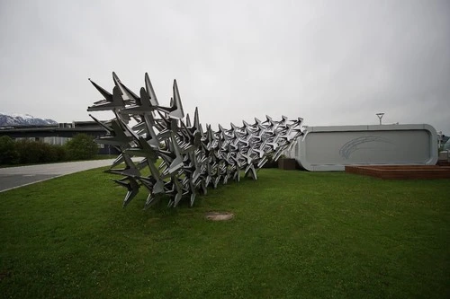 Kunstwerk vor Hangar-7 - Tól től Wilhelm-Spazier-Straße, Austria