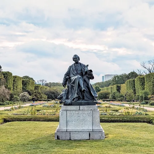 Buffon Statue - Desde Jardin des Plantes, France