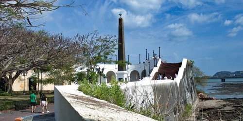 Paseo Las Bovedas - Desde Plaza Francia, Panama