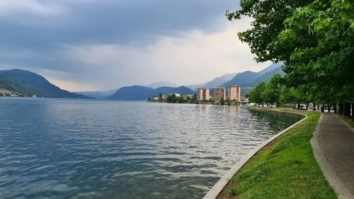 Giardini Pubblici - Omegna - Desde Lungolago Gramsci, Italy