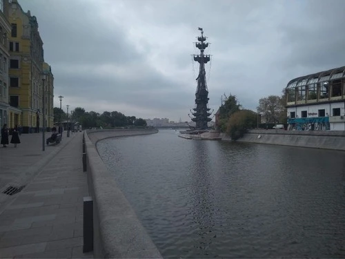 Памятник Петру I - Dari Patriarshiy Most, Russia