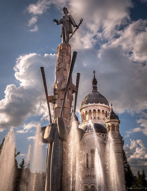 Statue of Avram Iancu - Aus Below, Romania