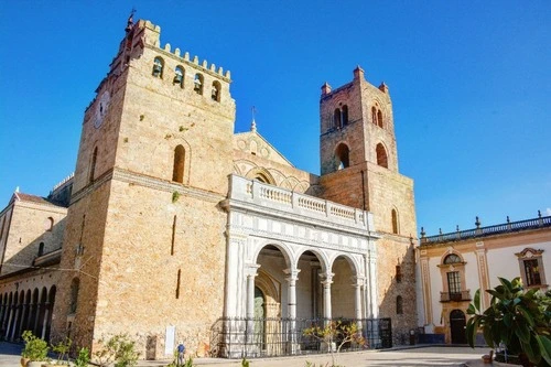 Cattedrale di Monreale - Desde Piazza Guglielmo II, Italy