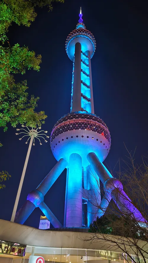 Oriental Pearl Tower - Dari Below, China