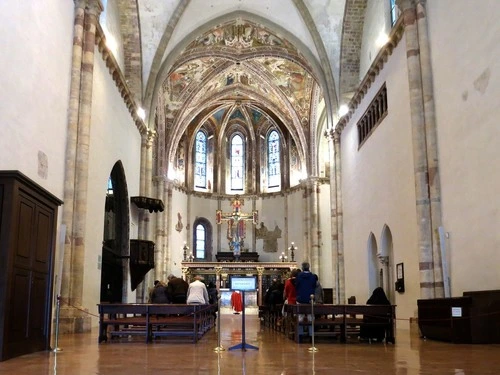 Basilica di Santa Chiars - Desde Inside, Italy