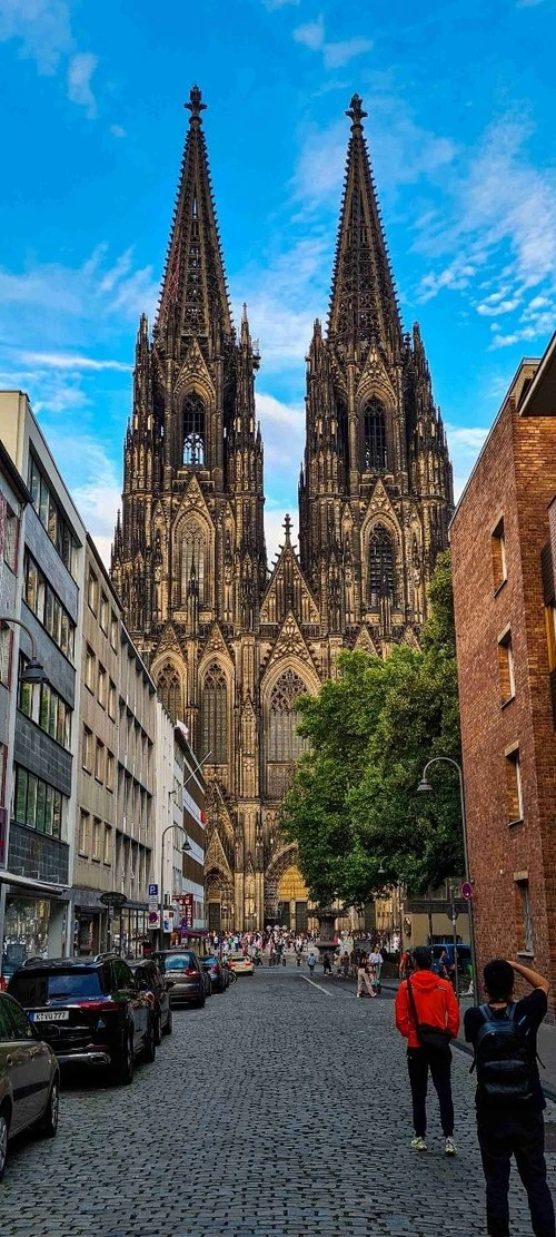 Kölner Dom-Hauptportal - Depuis Burgmauer (Strasse), Germany
