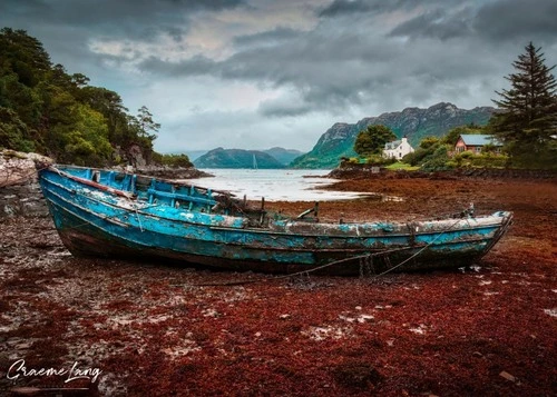 Wrecked Boat - Aus Harbour Street, United Kingdom