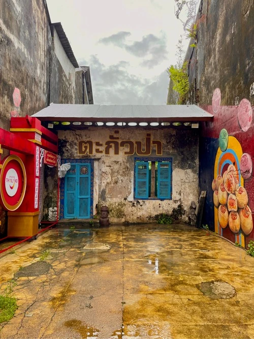 Alley Art - Depuis Takua Pa Walking Street, Thailand