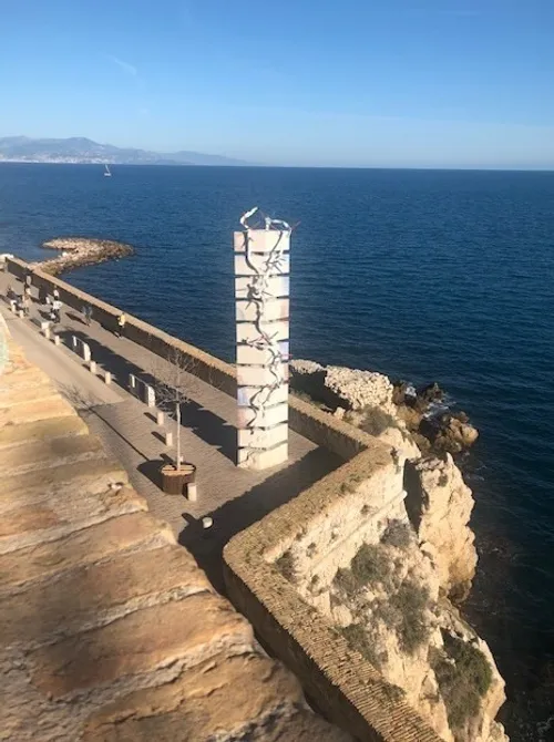 La Colonne à La Mer - Desde Musée Picasso, France
