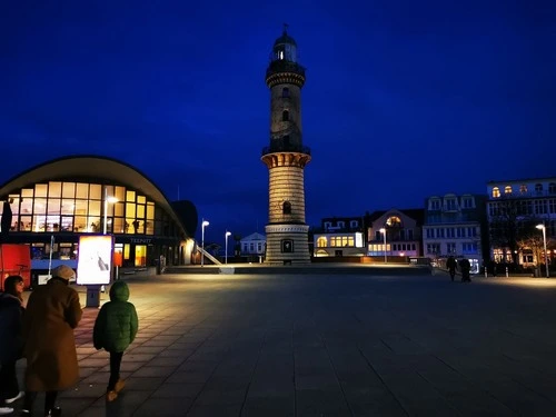 Leuchtturm Warnemünde - Desde Seepromenade, Germany