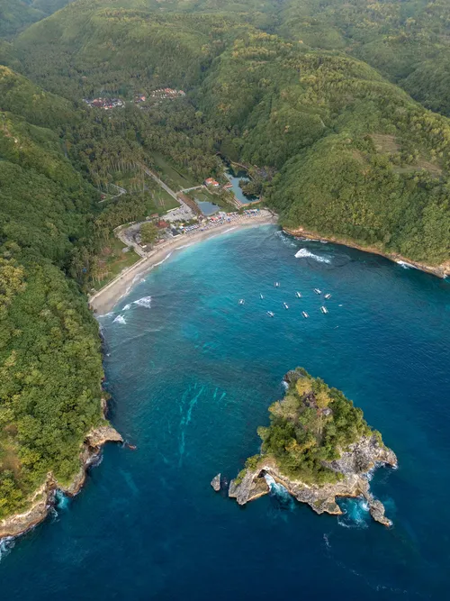 Crystal Bay - De la Drone, Indonesia