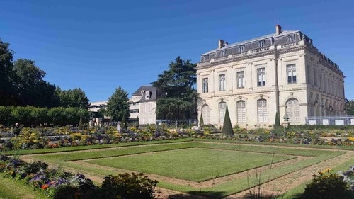 Museo meilleurs ouvrier de France - Từ Jardin de l'archeveche, France